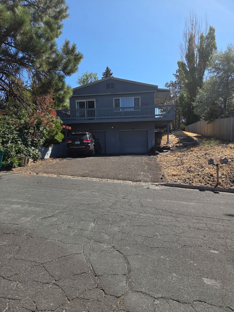 Klamath Falls House: 1819 Modoc Ave