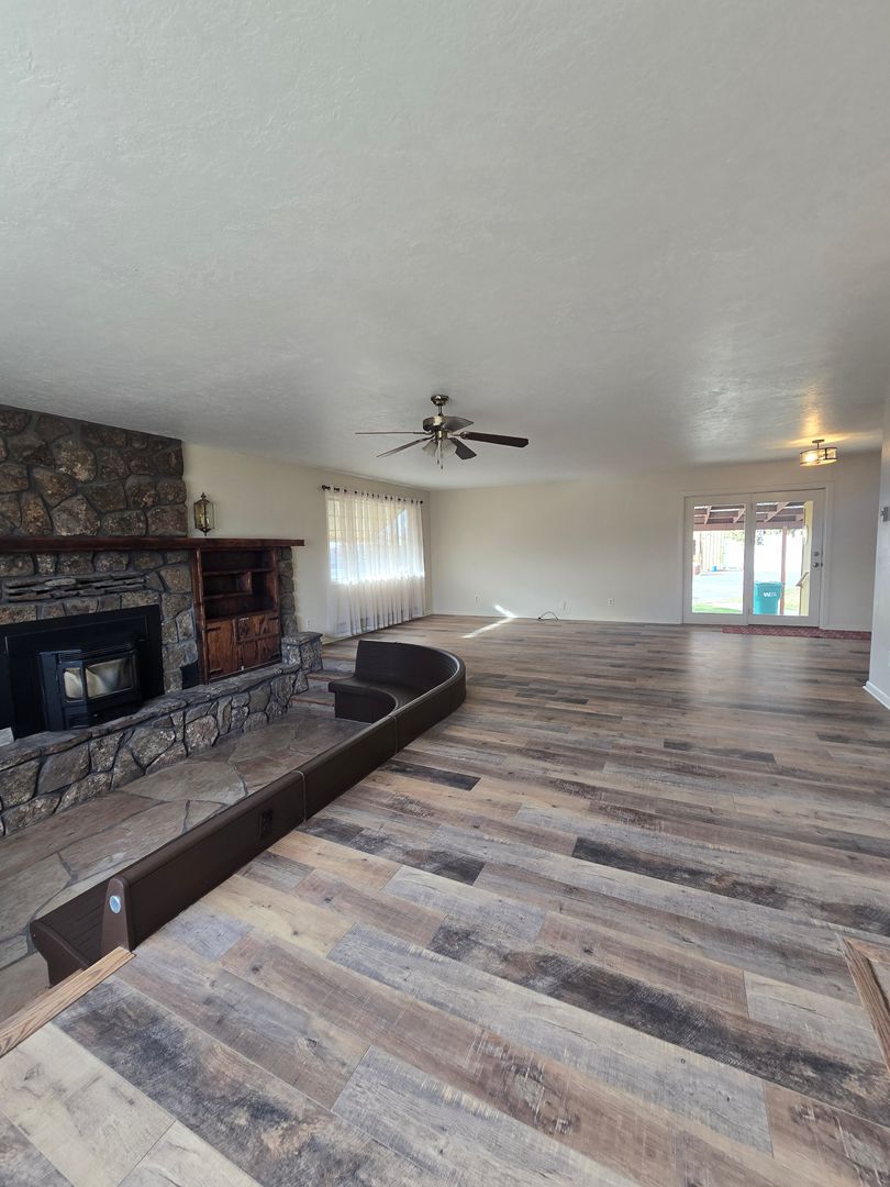 Malin House: 2309  S Malin Rd