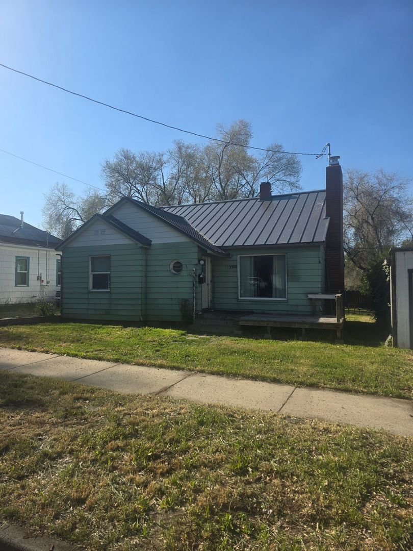 Klamath Falls House: 2348 Vine Ave