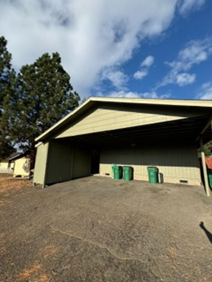 Klamath Falls Apartment: 1218 - 1222 Summers Lane