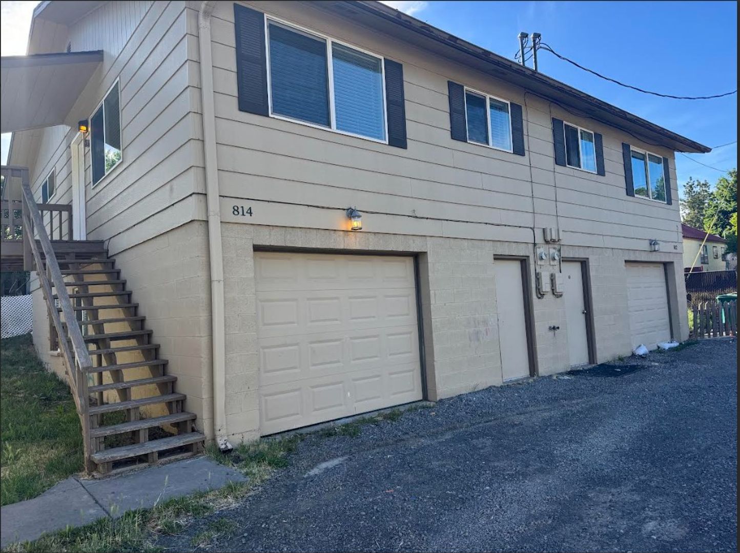 Klamath Falls Apartment: 812 & 814 St. Francis St.