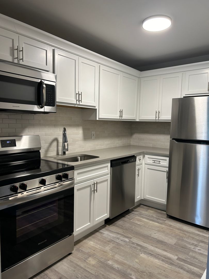 Schenectady Apartment: 709 Burdeck Street