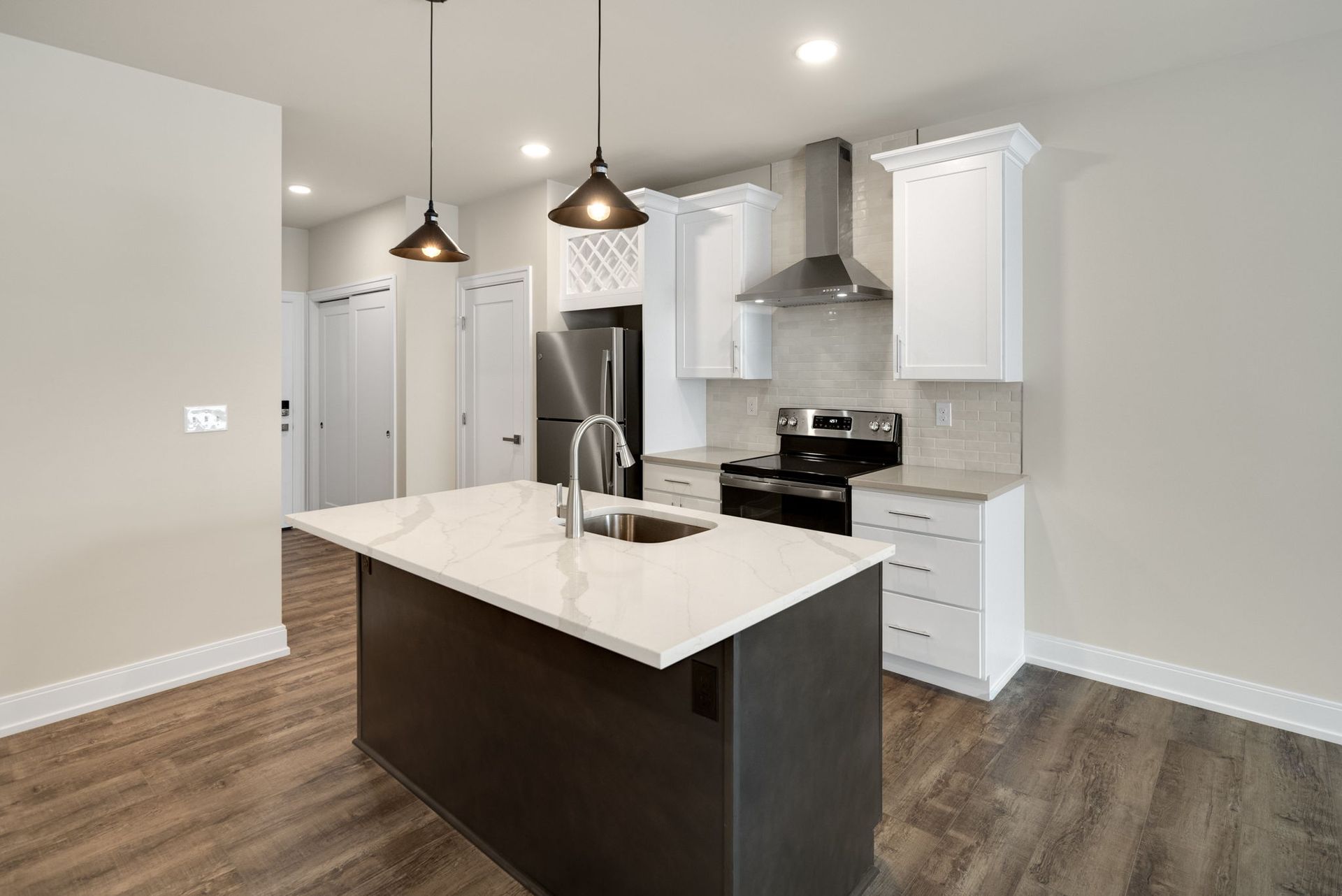 Ready for Fall! New, Luxury Two Bedroom Flat in Guilderland! 2 of 12