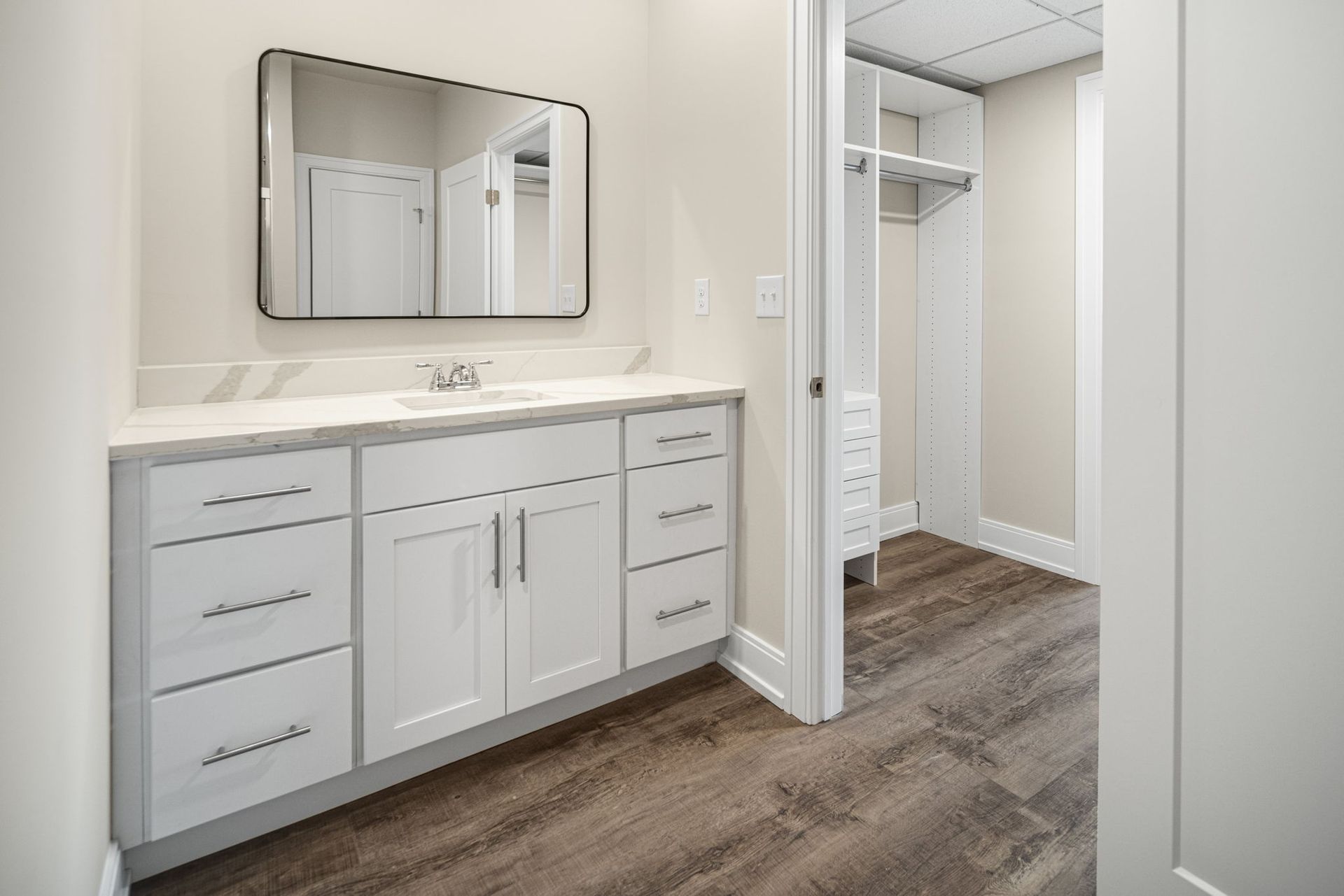 Ready for Fall! New, Luxury Two Bedroom Flat in Guilderland! 8 of 12