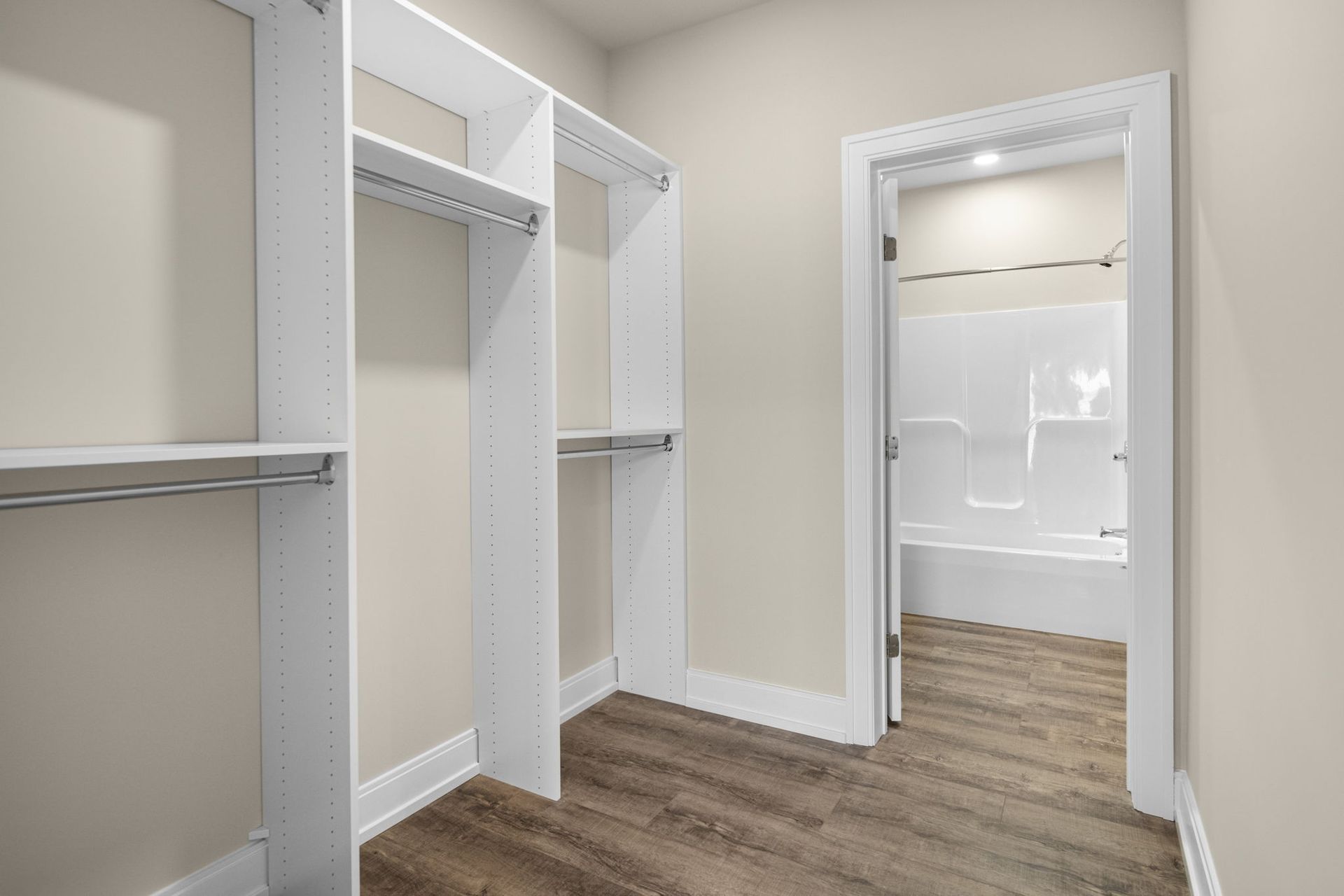 Ready for Fall! New, Luxury Two Bedroom Flat in Guilderland! 6 of 12