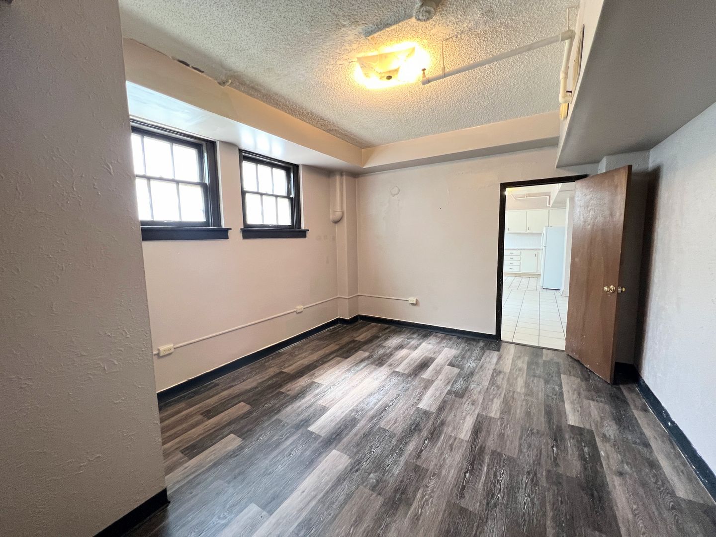 Hutchinson Apartment: 14 E 2nd Ave