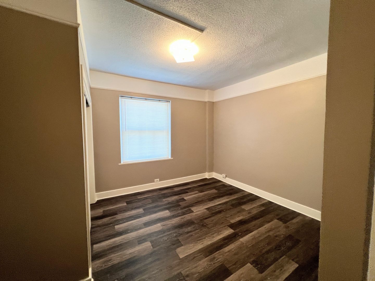 Hutchinson Apartment: 14 E 2nd Ave