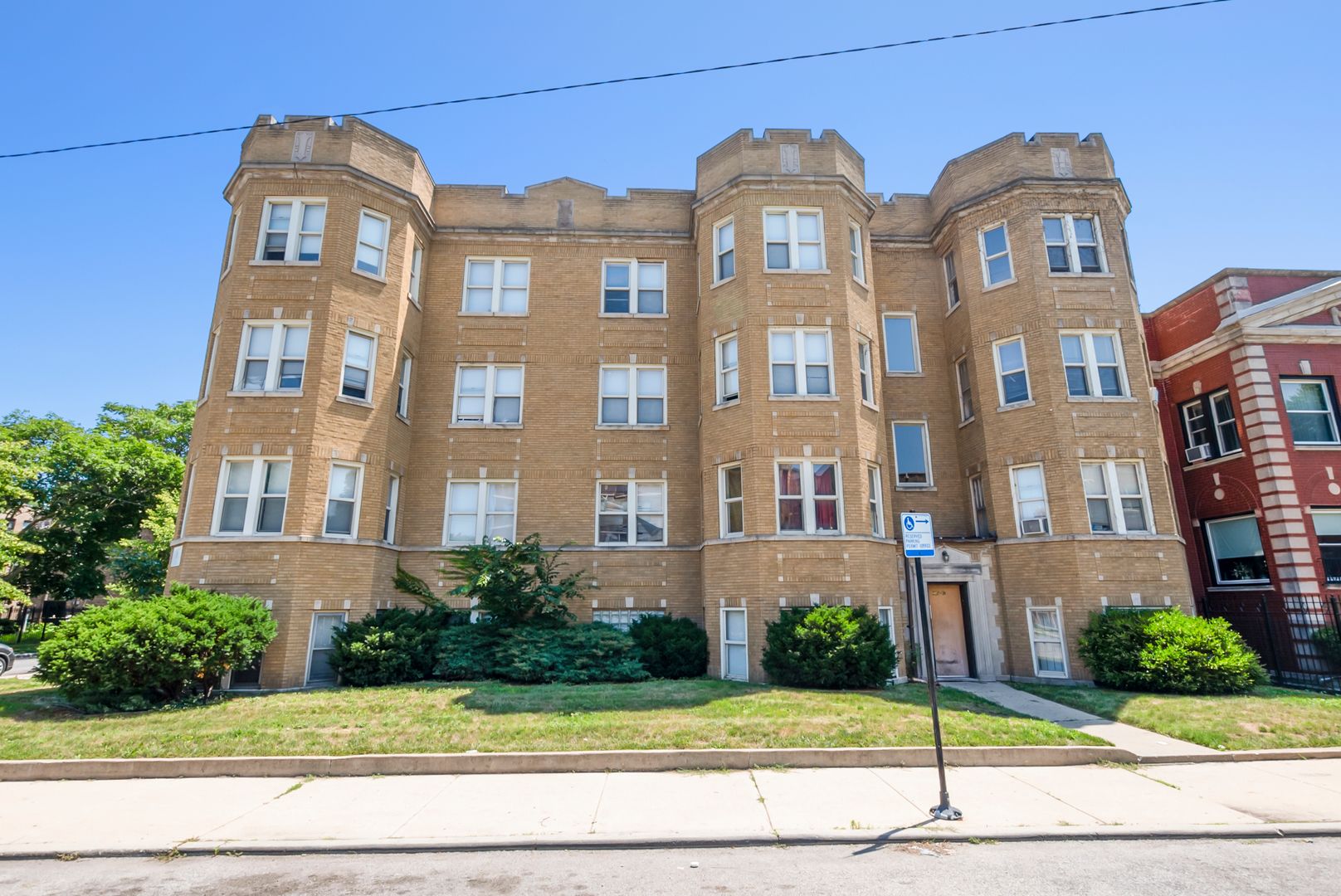 Chicago Apartment: 8001-8007 S. Eberhart