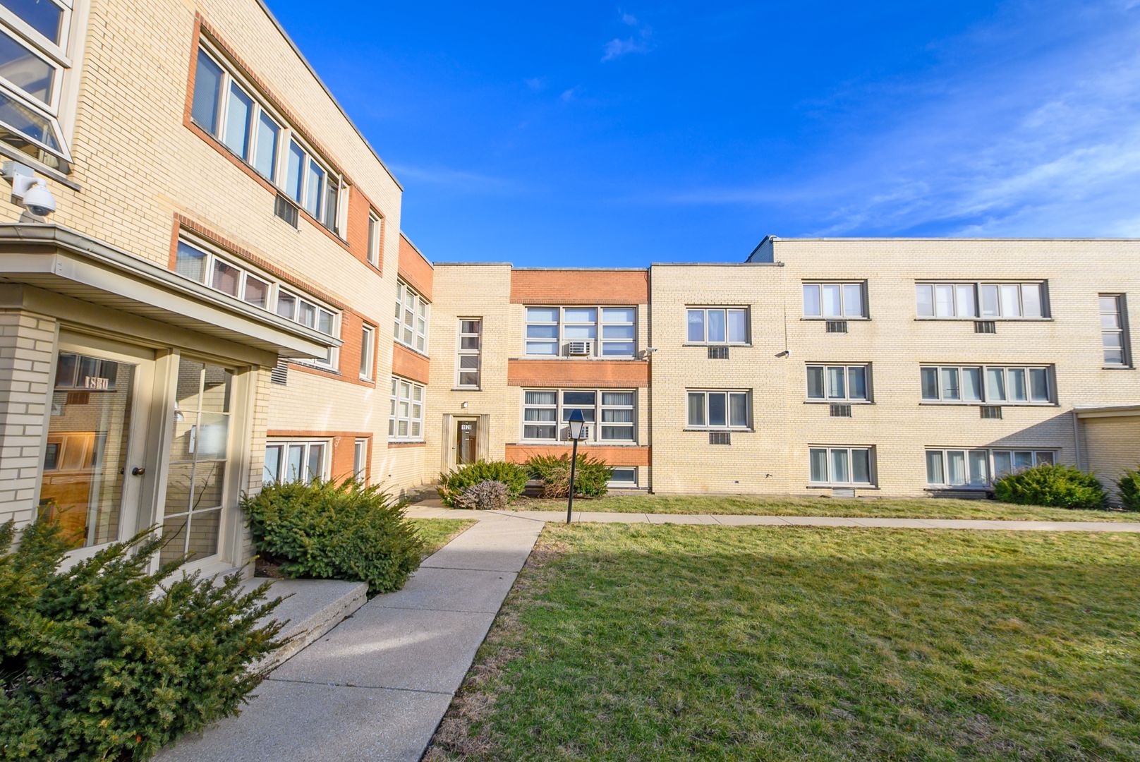 Chicago Apartment: 1822-1838 W 107th St