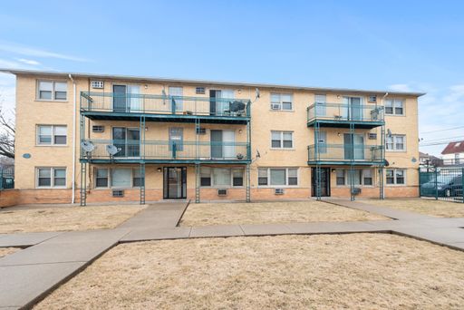 2 Bed 1 Bath Rental at 3731 W 63rd St Unit #2A, Chicago, IL – photo 1