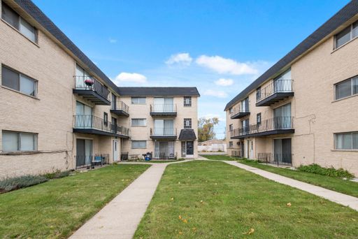 2 Bed 1 Bath Rental at 4658 W 79th St Unit #2N, Chicago, IL – photo 1