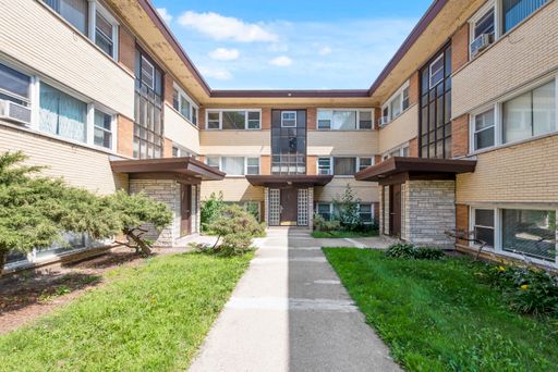 Beautiful 2-Bedroom Apartment with Free Heat – Move-In Ready! – photo 1