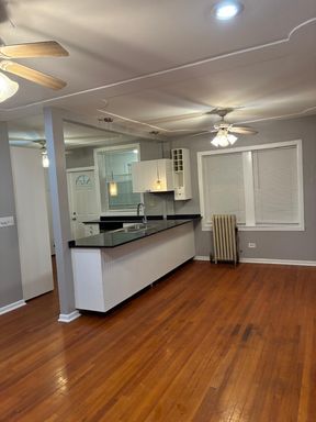 1 Bed 1 Bath Rental at 3104 W 62nd st #1, Chicago, IL – photo 1
