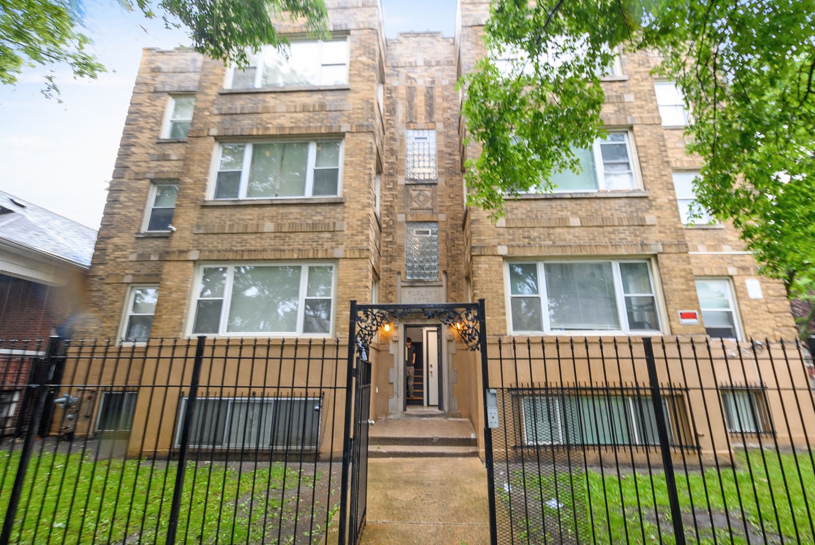Chicago Apartment: 6200 S Albany Ave.