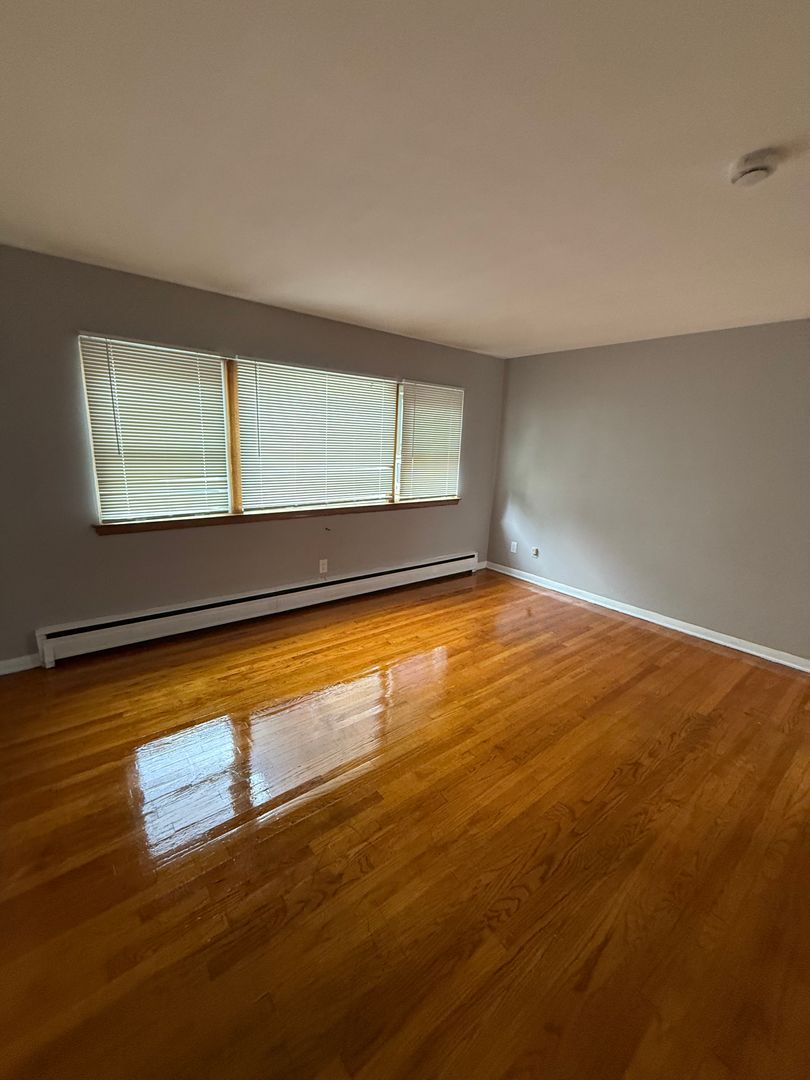 Chicago Apartment: 2320 W. Garfield Blvd.,