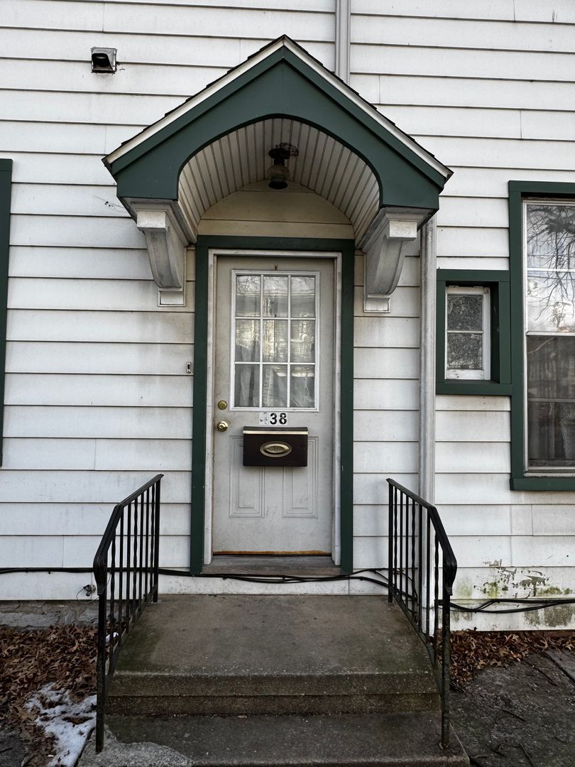 Lebanon Apartment: 302-304 S 5th St