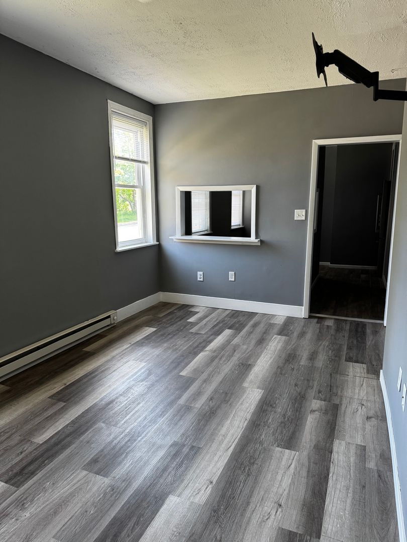 Lebanon Apartment: 307 Old N 10th St