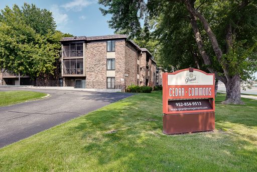 Spacious 1-Bedroom Apartment - Available in June! – photo 1