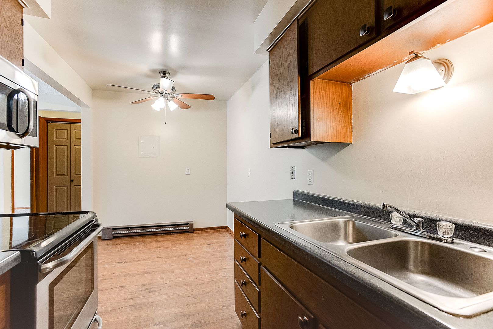 Newport Apartment: 1922 & 1932 10th Avenue