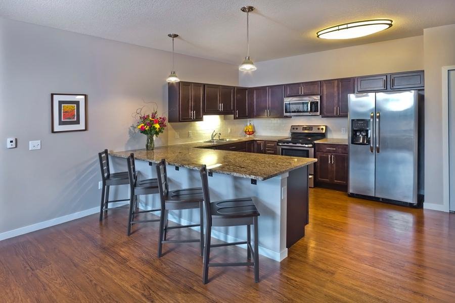 St. Paul Apartment: 639 Cleveland Ave South