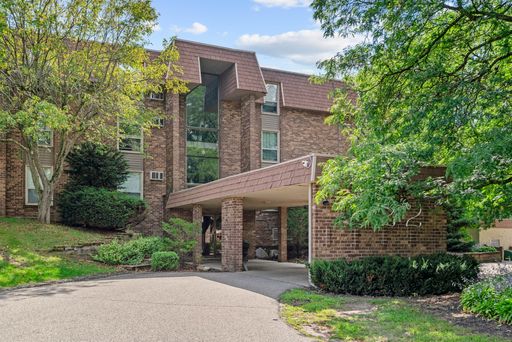 2-Bedroom Units in Prime St. Paul Location - Live in Style at Cedarwood – photo 1