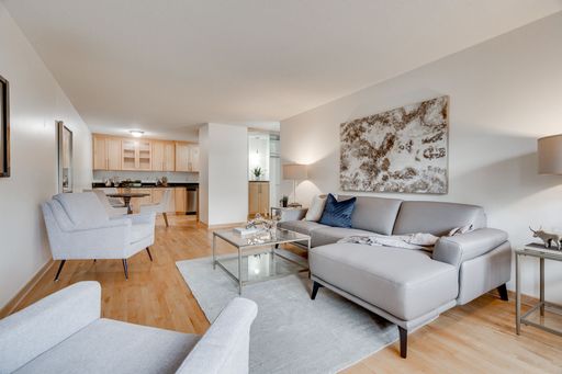 311 Kenwood Apartments | Spacious 1-Bedroom Apartments – photo 1
