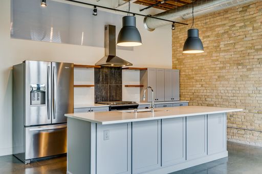 Smyth Lofts | Luxury 1+Den Loft – photo 1