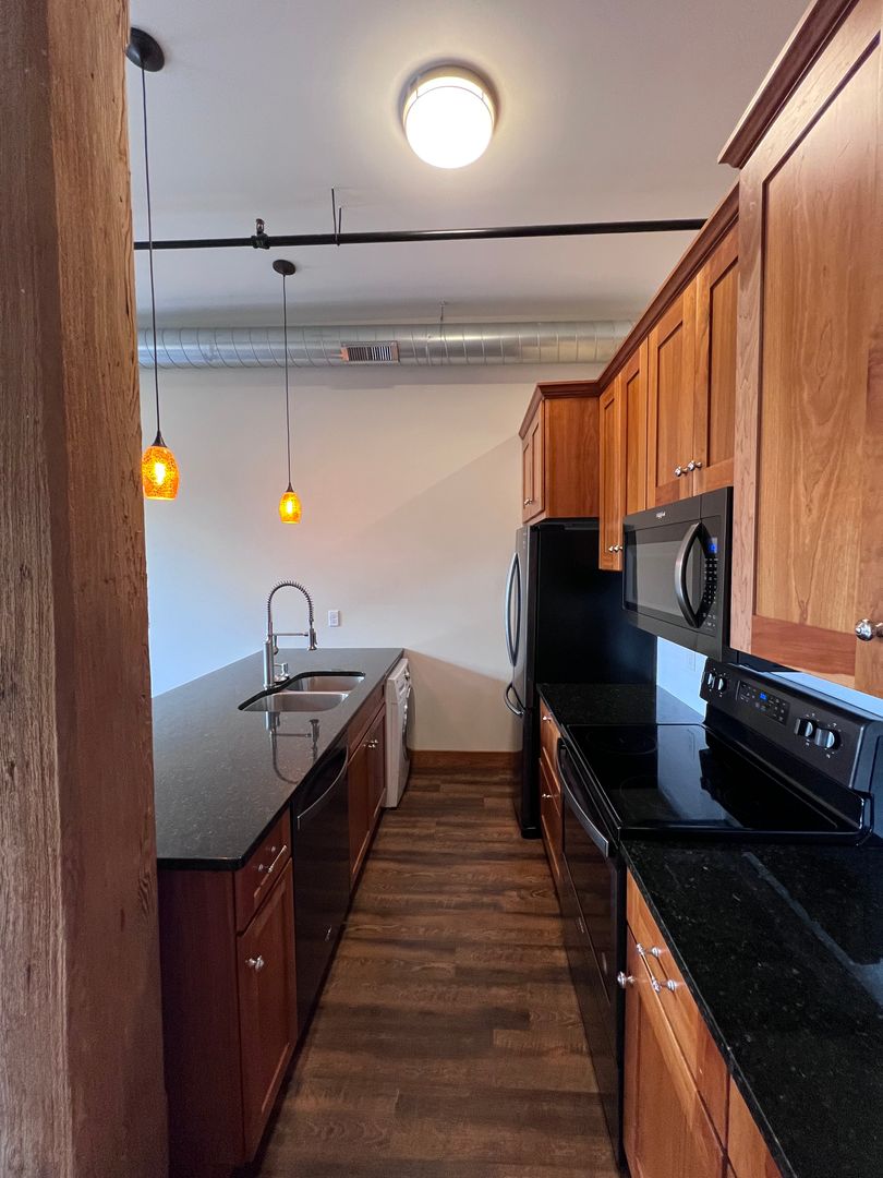 St Paul Apartment: 330 9th Street East