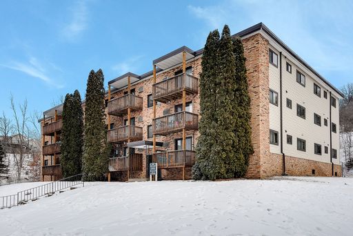 Beautiful 2-Bedroom Apartment - Available in August!