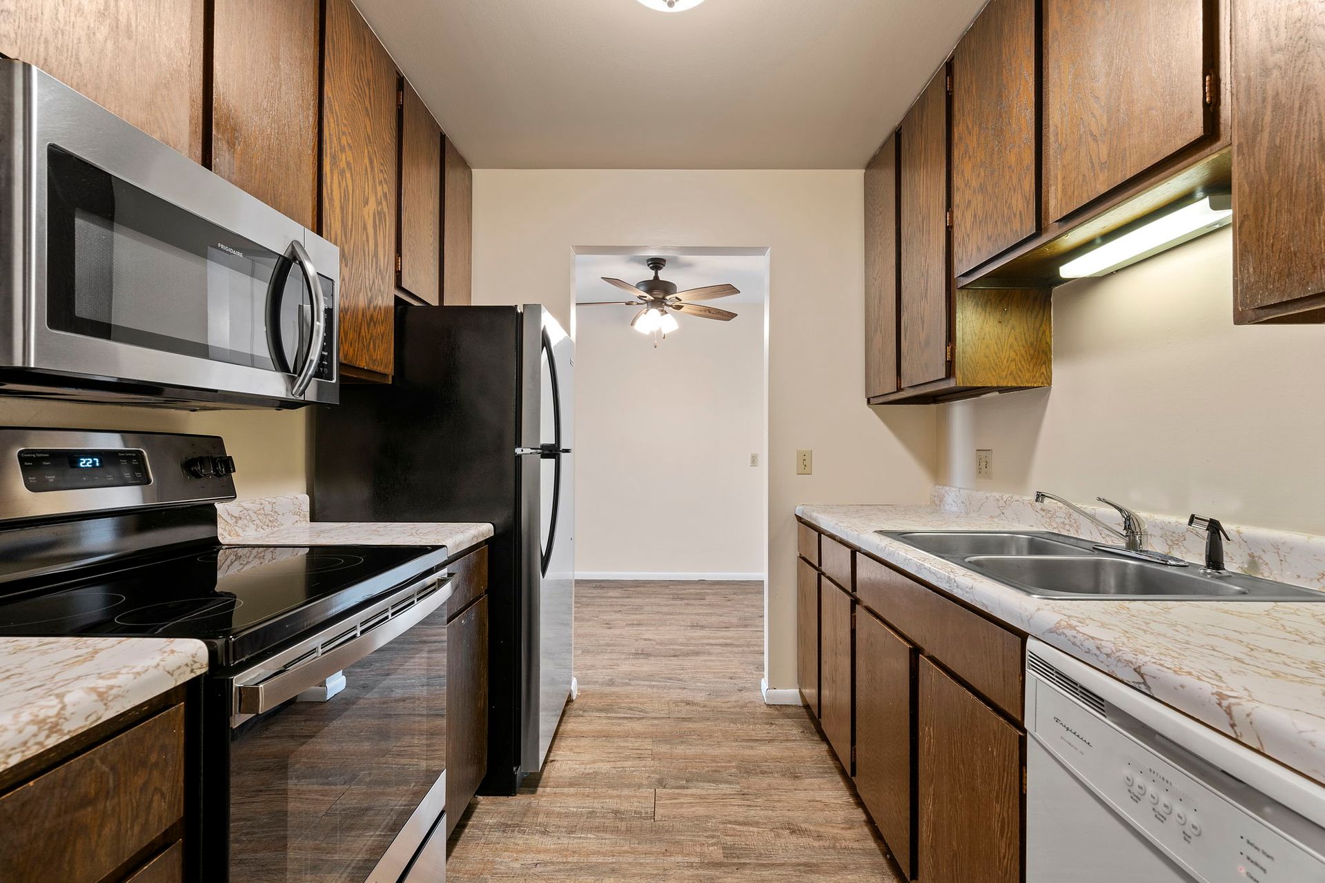 West St Paul Apartment: 222 Wentworth Ave W