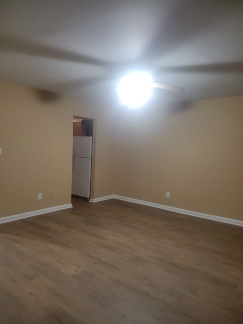 Newport News House: 157 Delmar Lane, Unit E