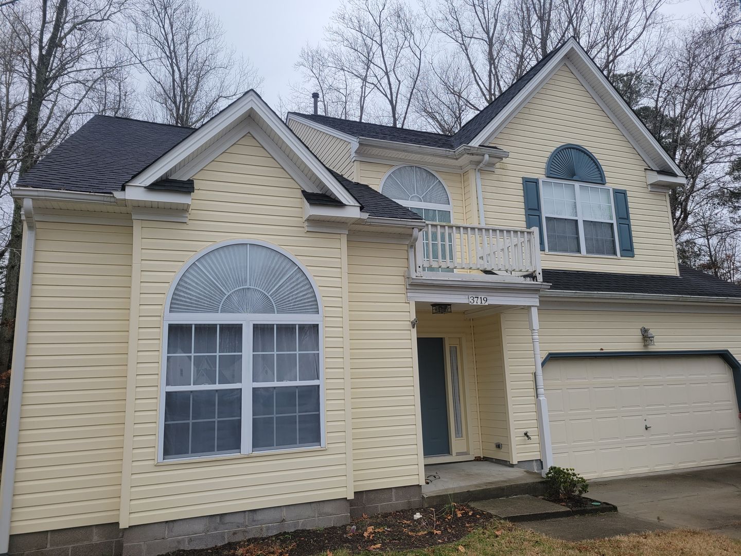 Suffolk House: 3719 Bridlepath Lane