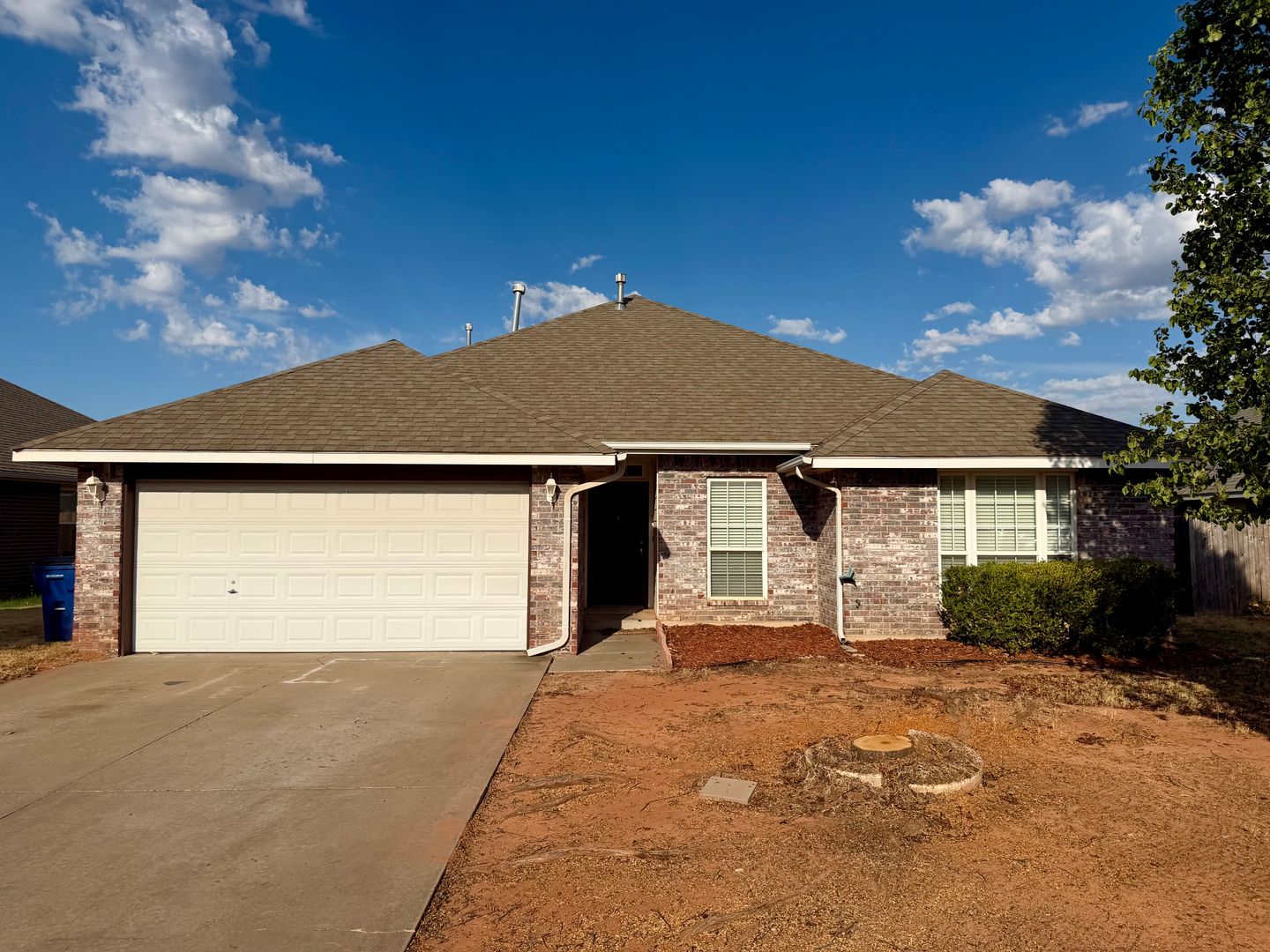 Mustang House: 411 South Pointe Lane