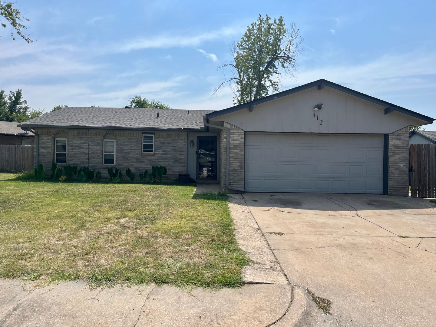 Yukon House: 412 Teakwood Avenue