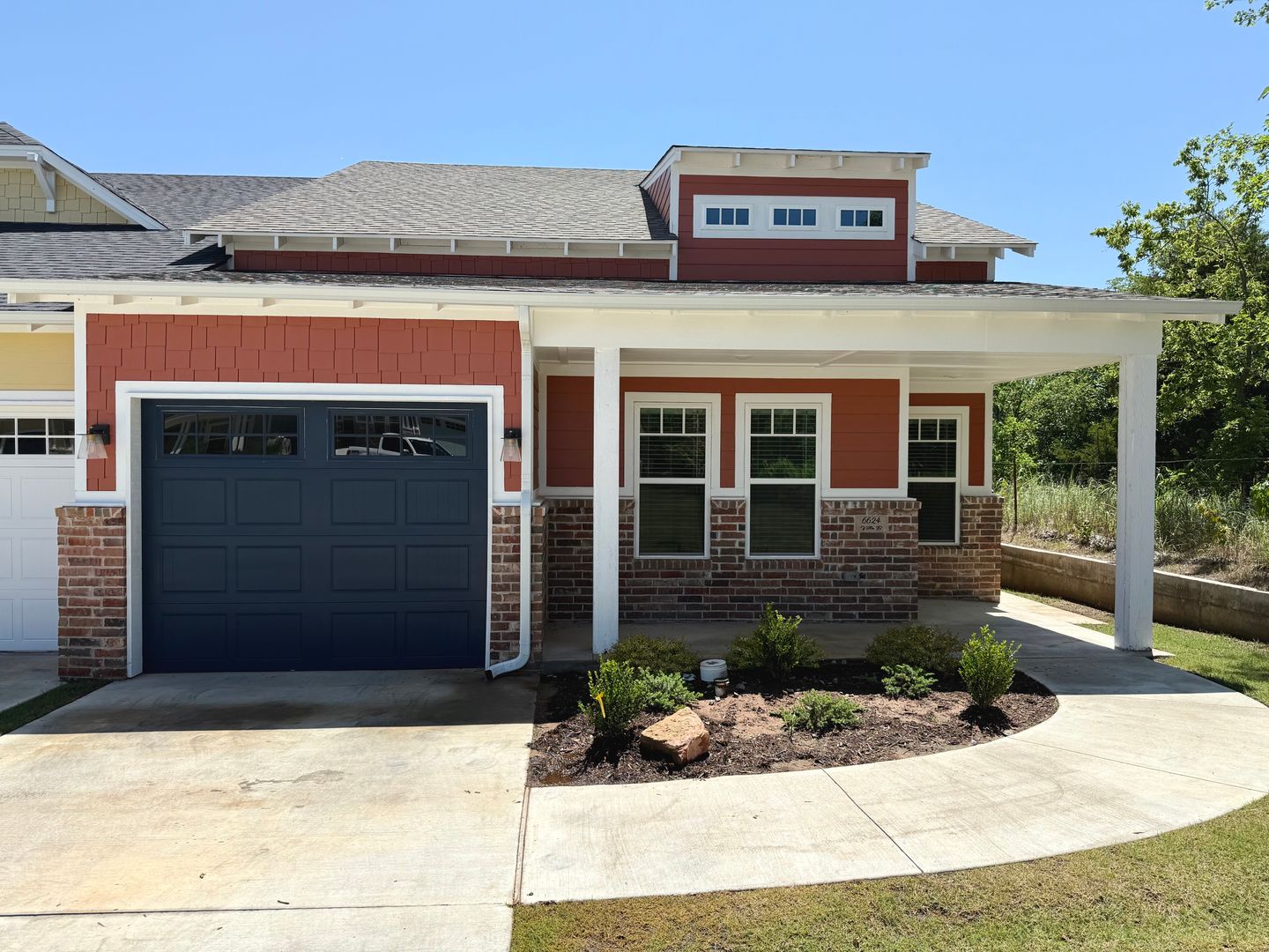 Large 2 Bed, 2 Bath in Beautiful Well Maintained Neighborhood! $500 Off First Full Month!! 