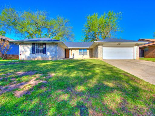 Spacious Updated 3 Bed 2.5 Bath in Norman – photo 1