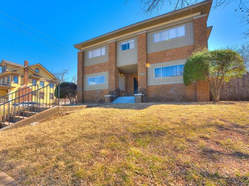 Cute little corner apartment! Recently remodeled 1 bed 1 bath! – photo 1