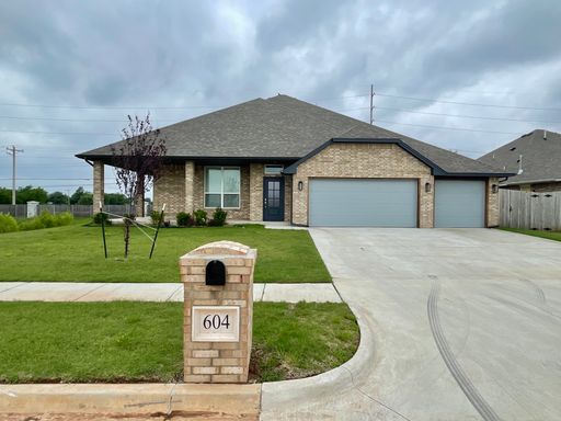 4 Bed 2.5 Bath Rental at 604 Summit Point Court, Norman, OK – photo 1