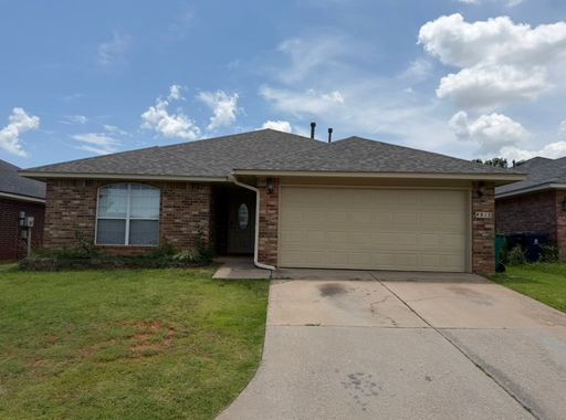 Charming 3 Bed 2 Bath Home in Del City – photo 1