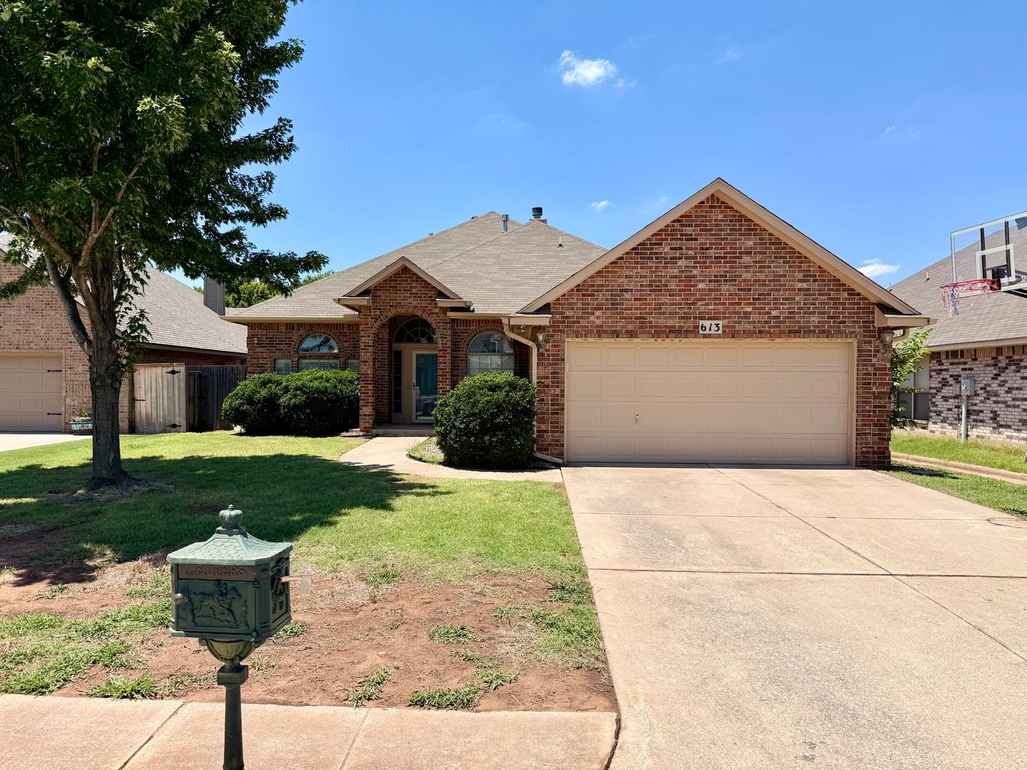 Moore House: 613 Oak Creek Drive