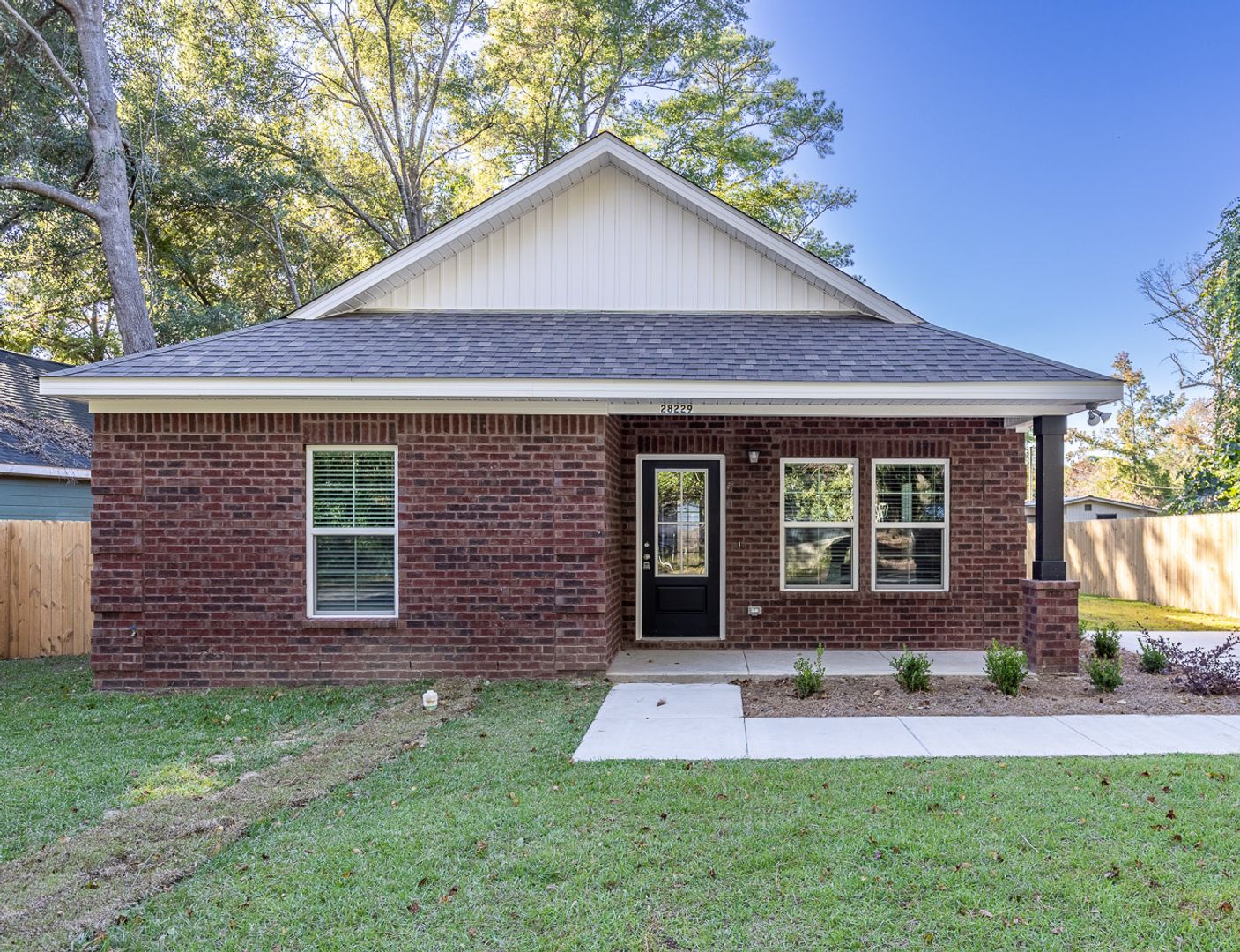 Daphne House: 28229 2nd Ave