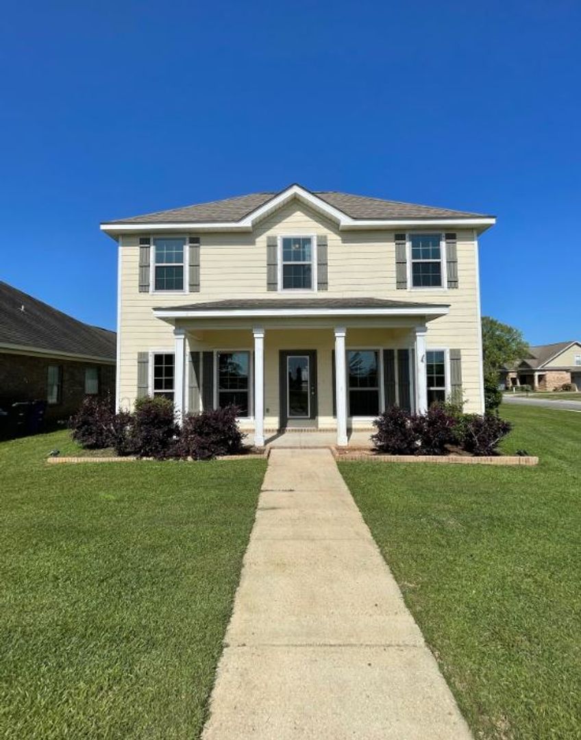 Daphne House: 9944 Cumbria Drive