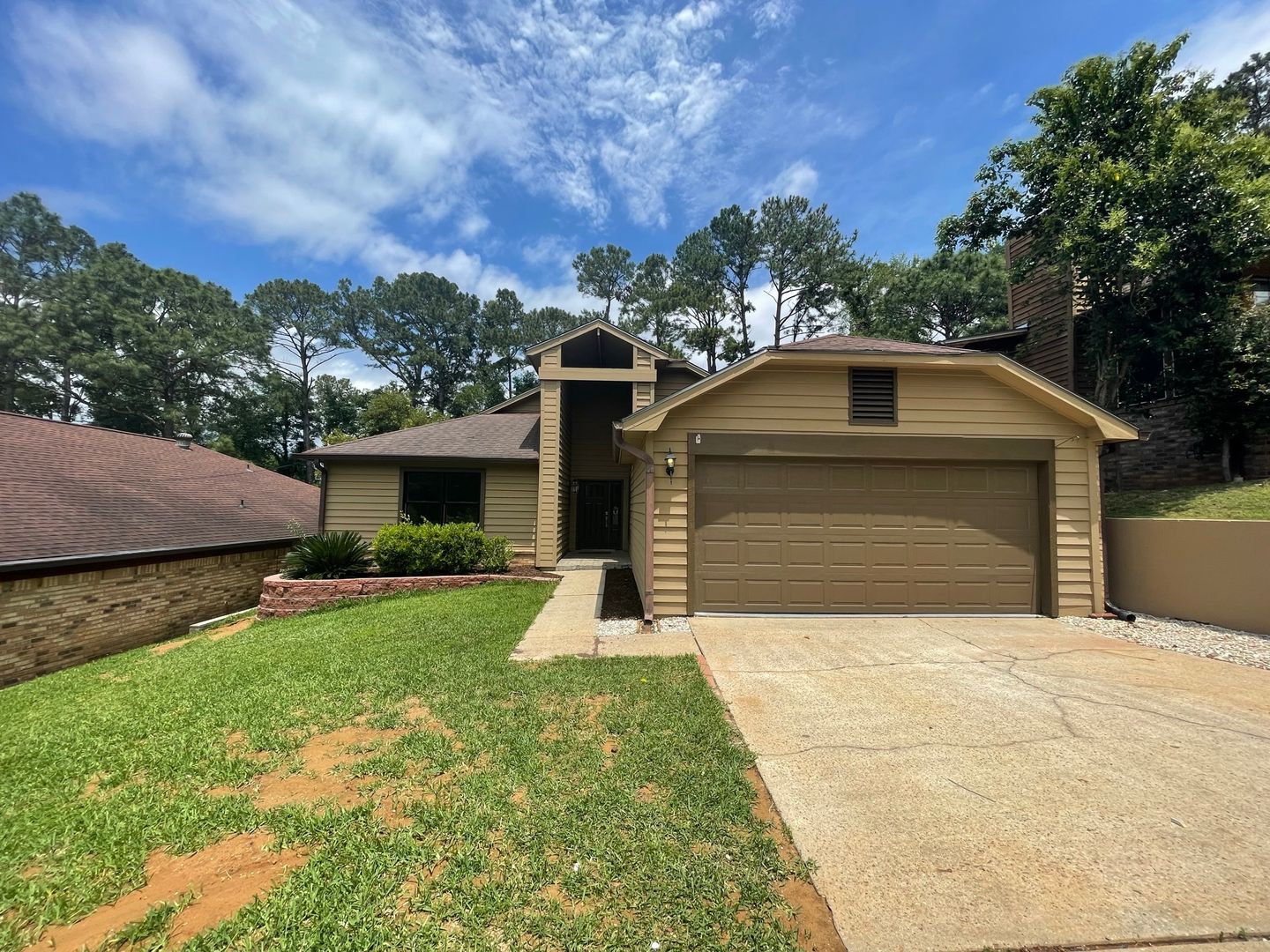 Daphne House: 5 Parma Dr.