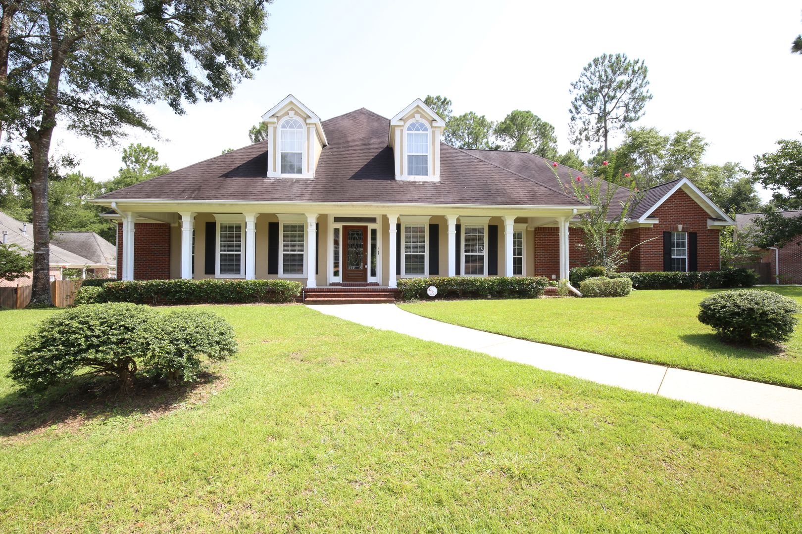 Fairhope House: 212 North Cir.