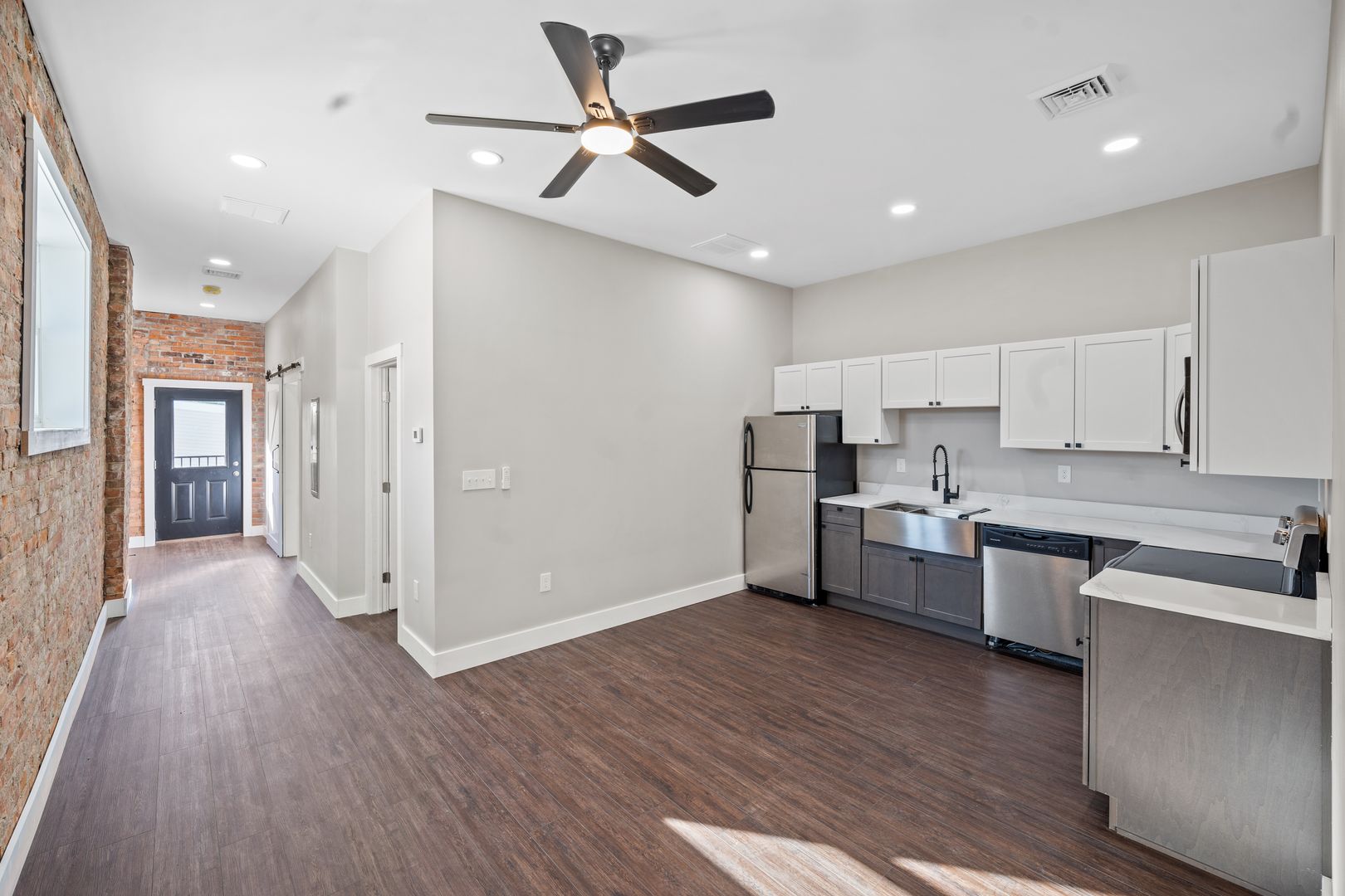 Bellefontaine Apartment: 214 S Main st