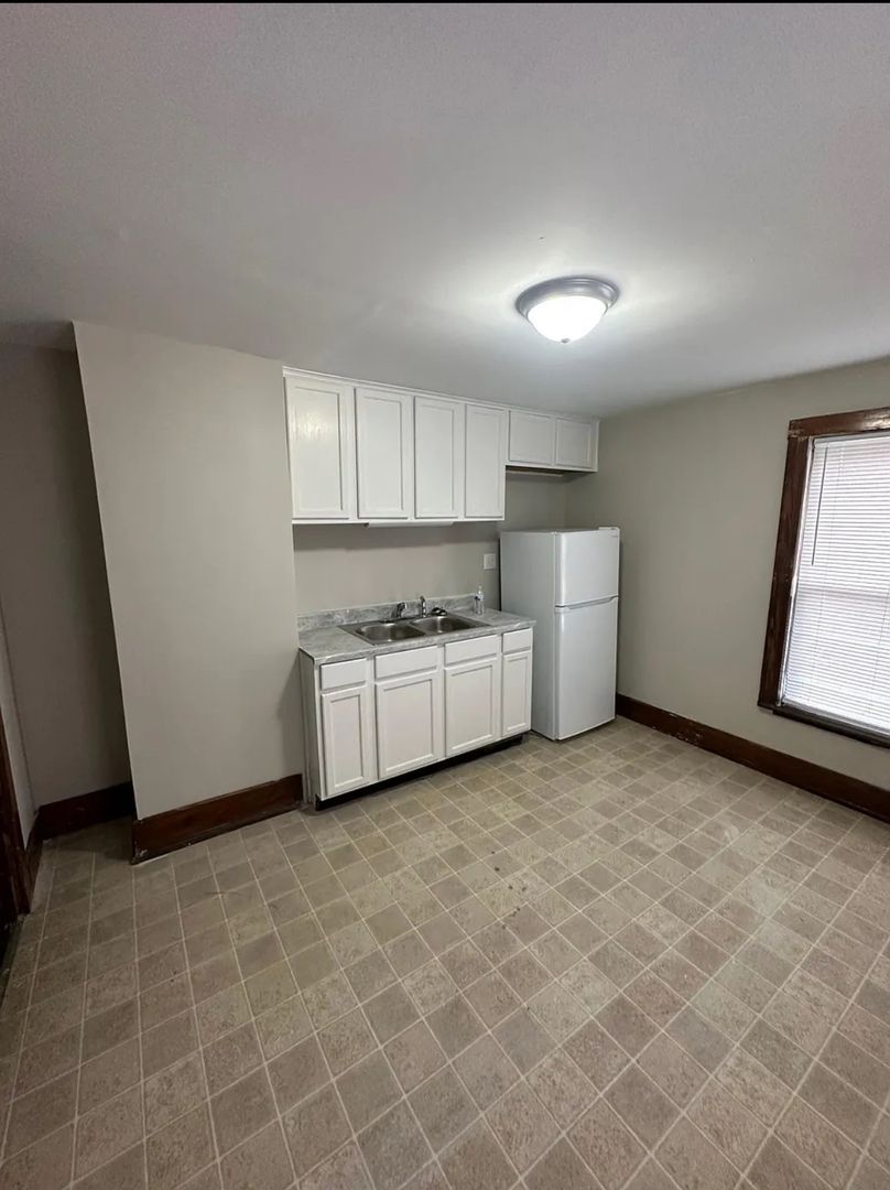 Bellefontaine Apartment: 605 n detroit st