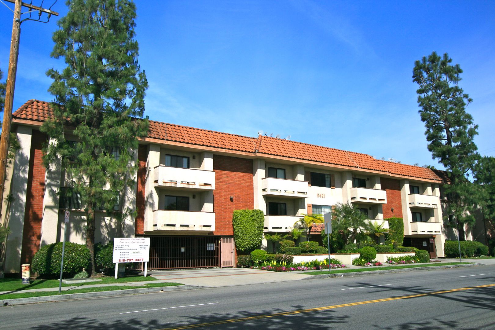Sherman Oaks Apartment: 5421 Kester Ave.