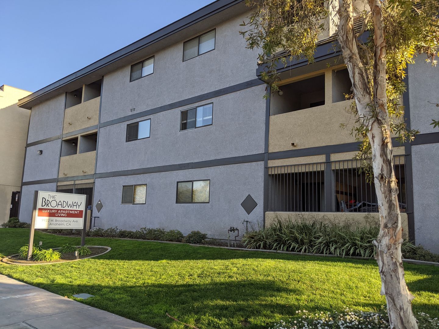 Anaheim Apartment: 9922 West Broadway