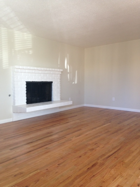 Carmel Apartment: Mission St. 4 NE of 4th Ave