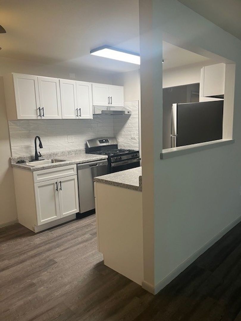Rockwood Manor Apartments 2 of 9
